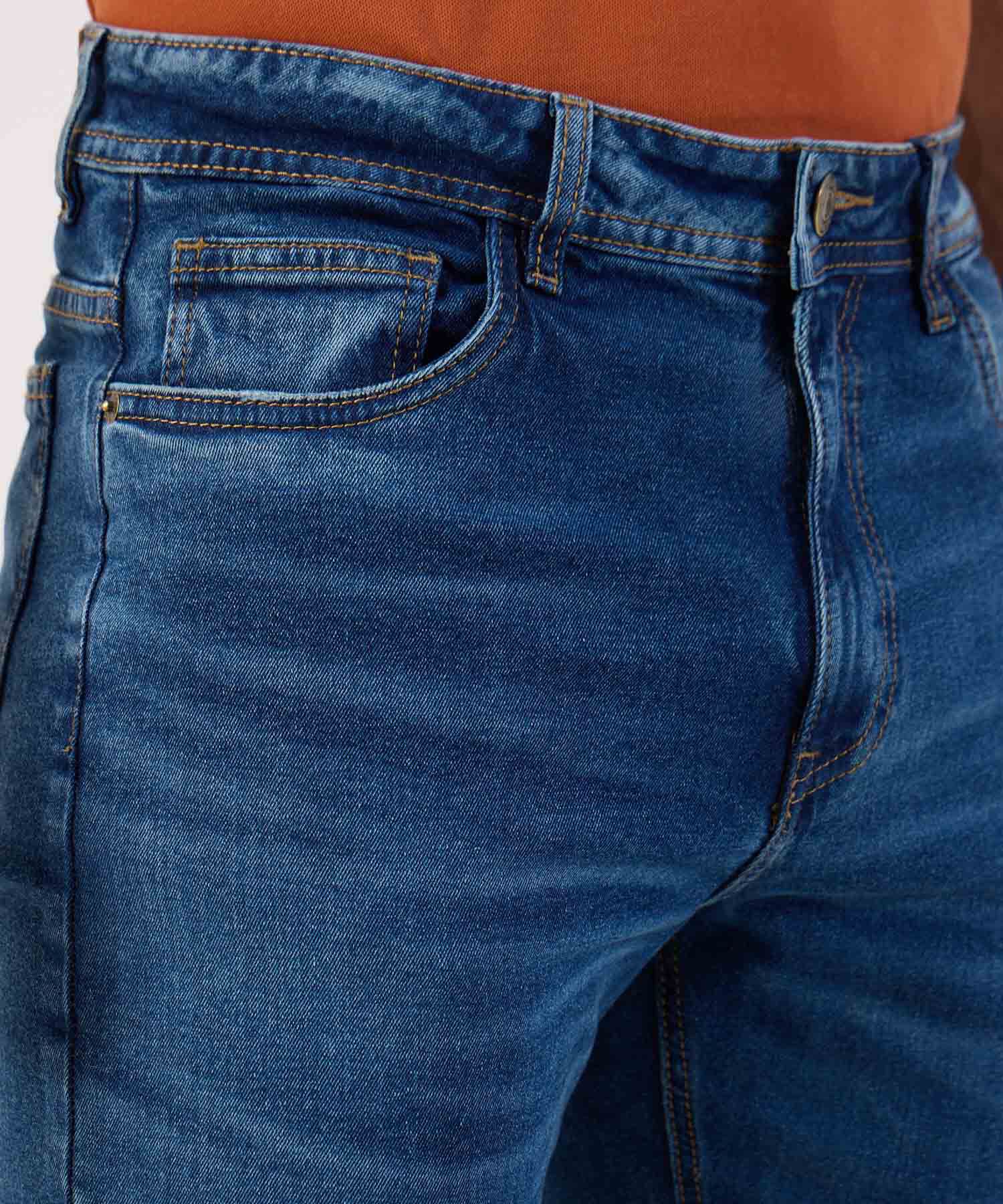Jeans Rectos con Lavado Tradicional Hombre