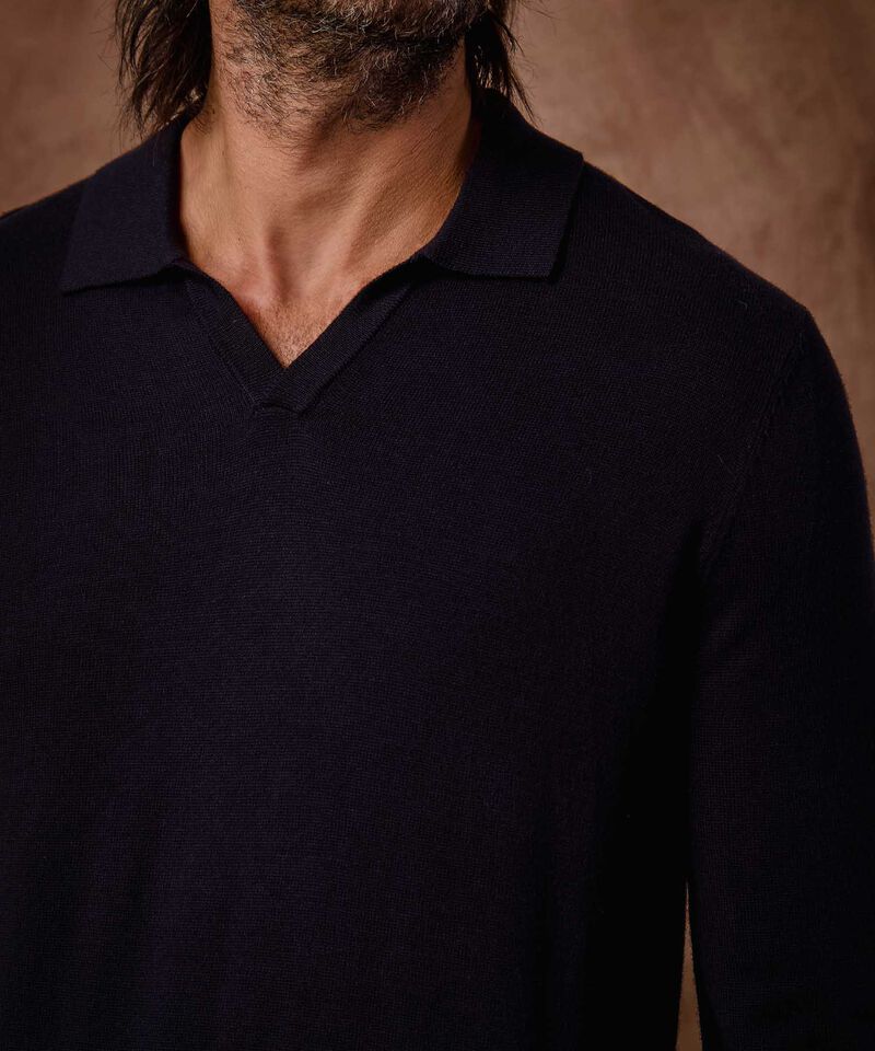 Polo de Tejido Fino con Cuello V Para Hombre