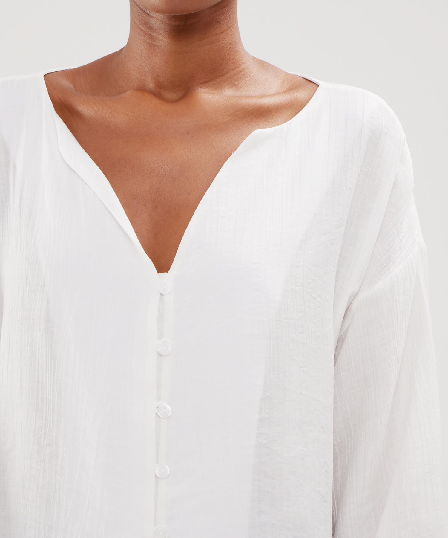 Blusa Unicolor Textura Manga Larga Con Anudado Y Botonadura En Frente