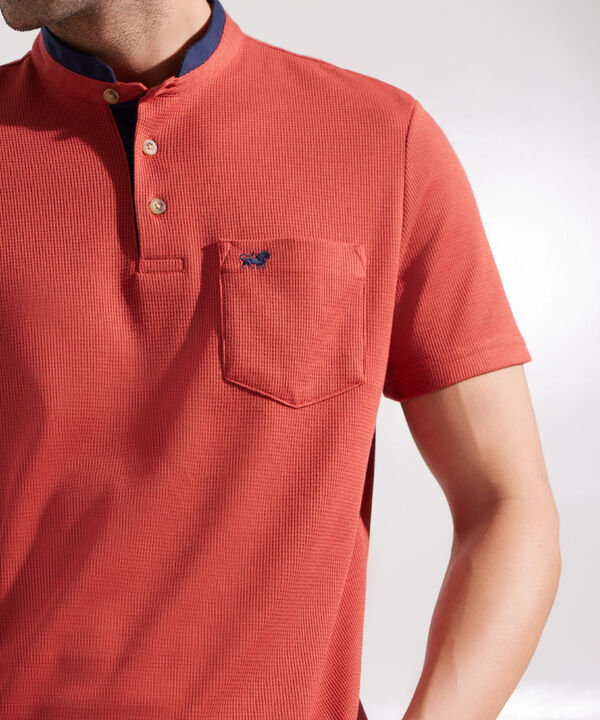 Polo Texturizada Con Cuello Mao image number null