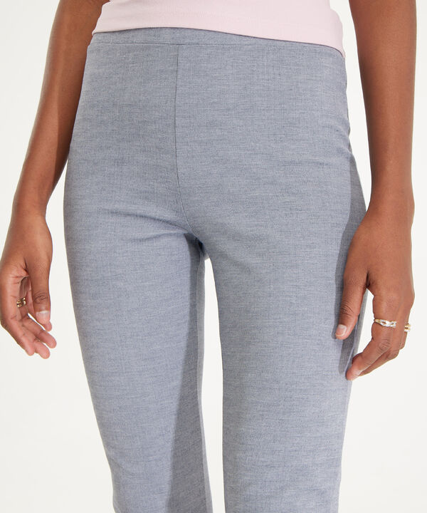 Leggings Preteñido Con Corte En Frente image number null