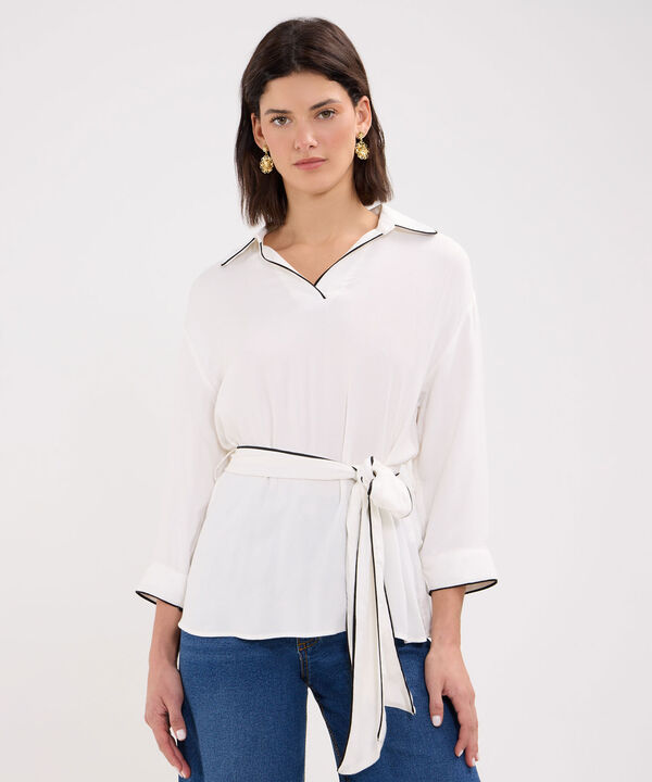 Blusa Escotada con Cinturón image number null