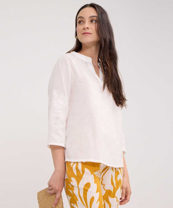 Blusa Manga 3/4 A Con Bordado En Mangas image number null