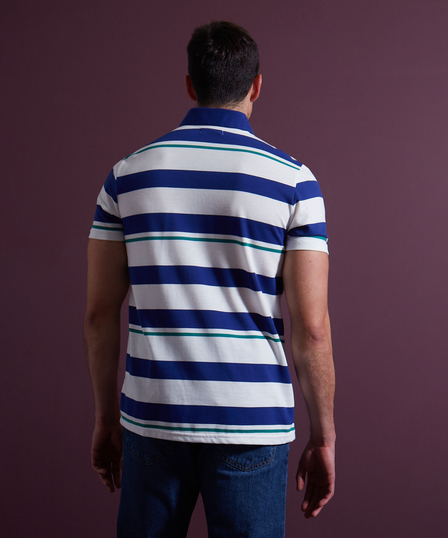 Polo Preteñida Cuello Duro Con Bolsillo, Pechera Y Banda En Contraste Unicolor, Silueta Regular Fit