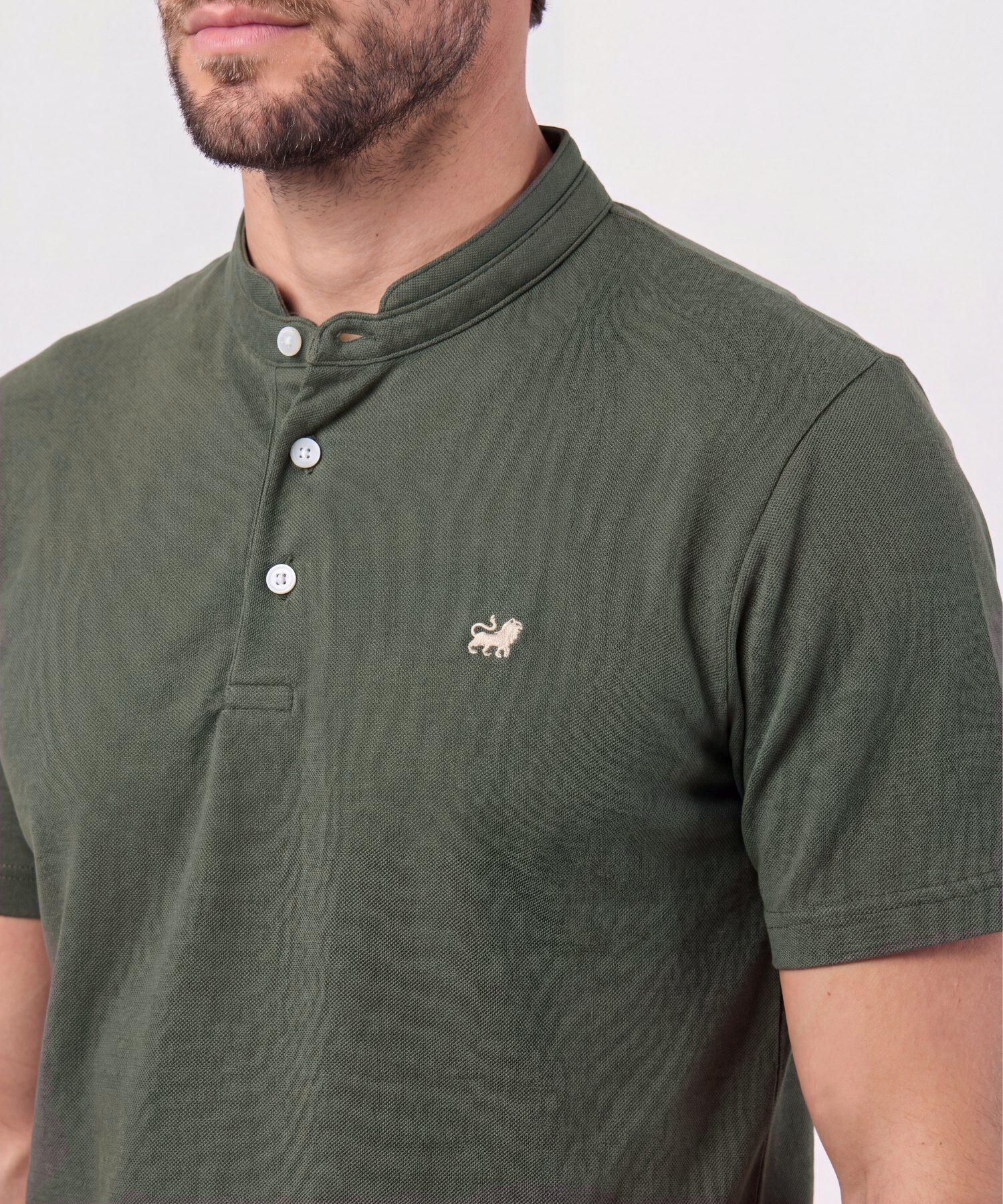 Polo Unicolor Con Bordado