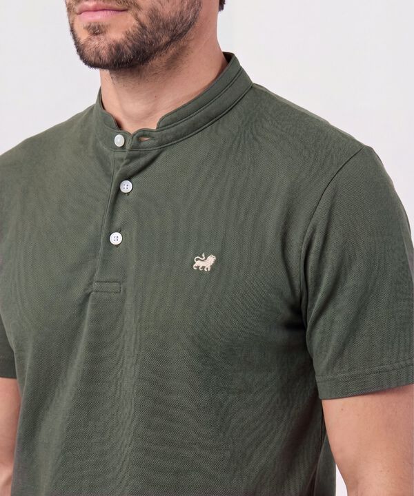 Polo Unicolor Con Bordado