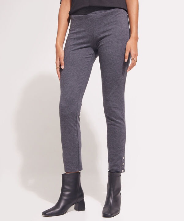 Leggings Unicolor Con Botones Decorativos En Bota