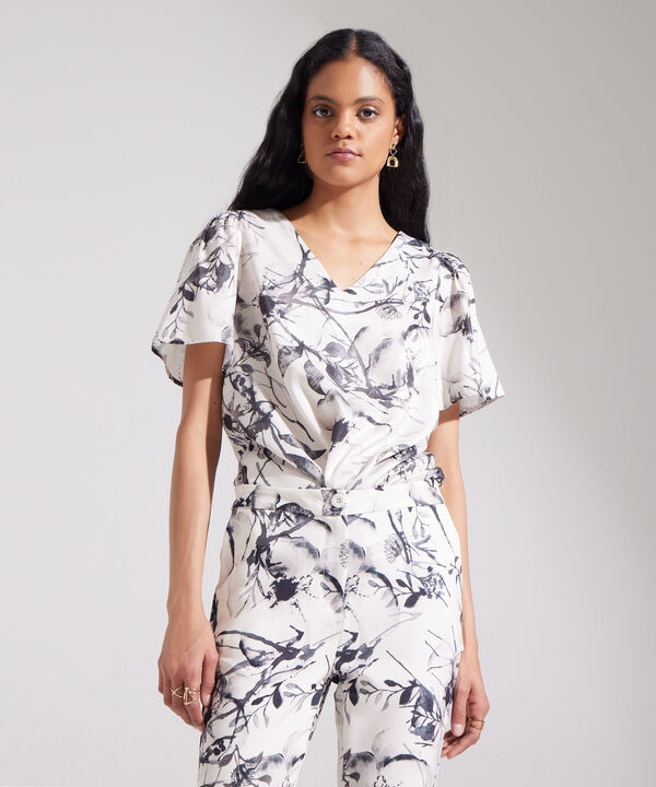 Blusa Estampada Escote En V Manga Corta