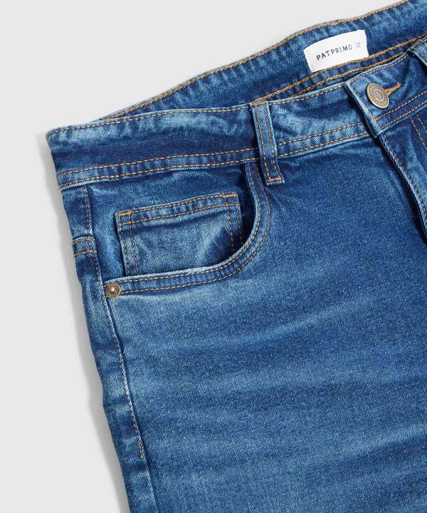 Jeans Rectos con Lavado Tradicional Hombre image number null
