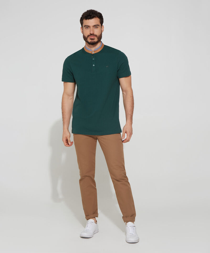 Polo Unicolor Cuello Neru Con Detalles En Suede
