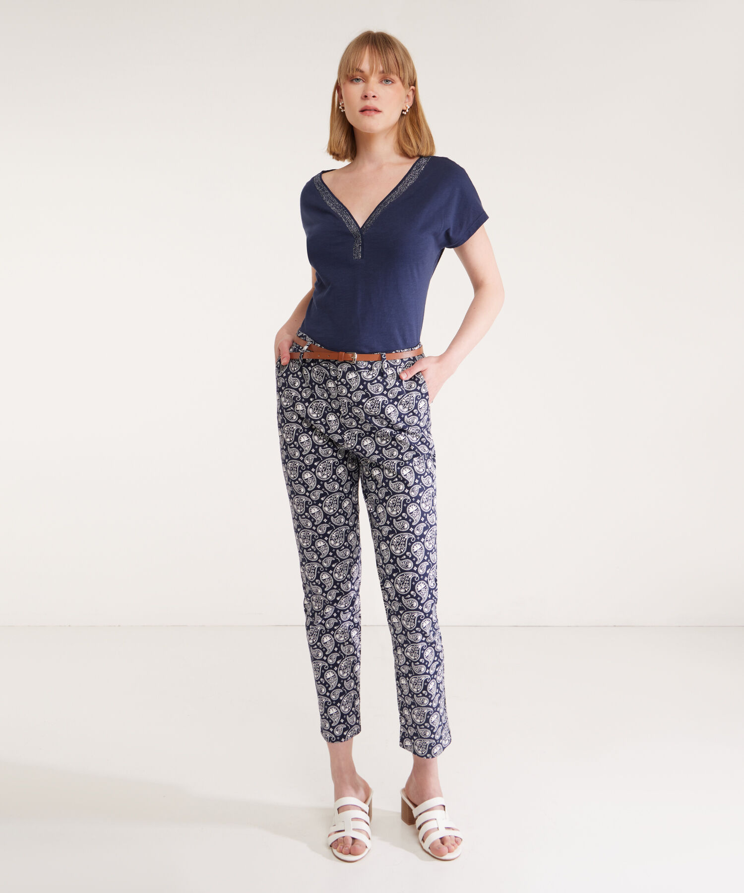 Pantalón Chino Estampado Con Cinturón
