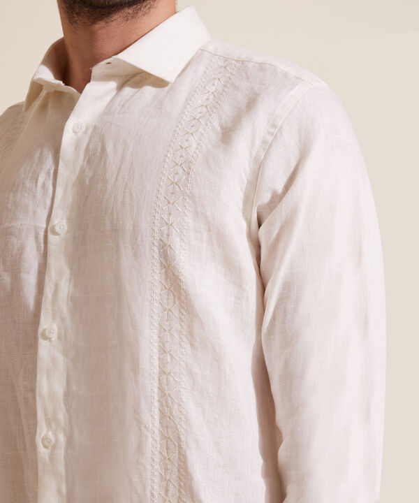 Camisa Guayabera Manga Larga, Sin Bolsillo  Con Bordado. image number null