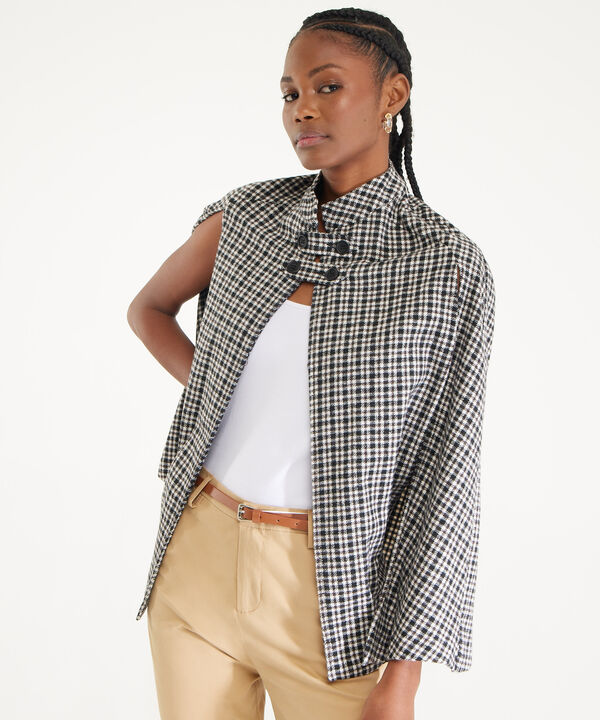 Chaqueta Tipo Capa Cuello Alto Preteñida