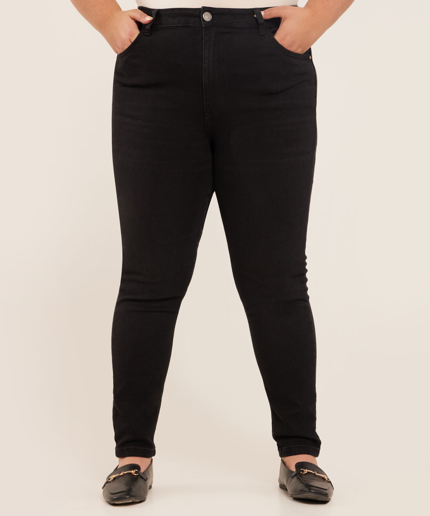 Jean Skinny Tono Negro
