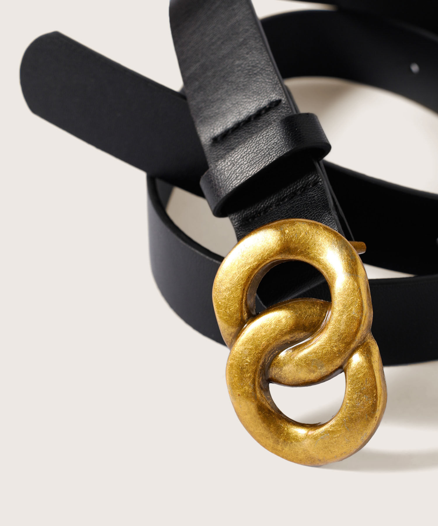 Cintur&oacute;n con dise&ntilde;os circulares en