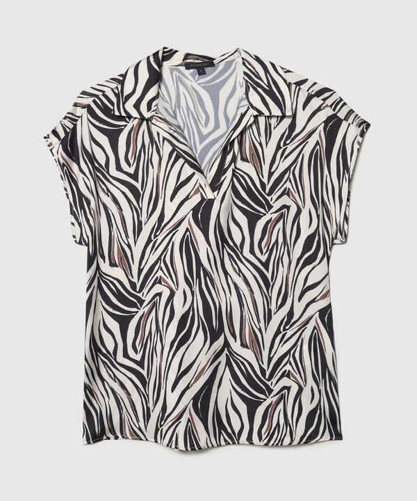 Blusa Manga Corta Corrida Estampada  En Satin