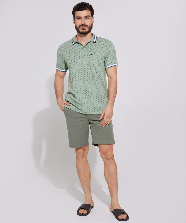 Polo Estampada, Cuello Y Puños Tejidos Con Bolsillo, Silueta Regular Fit