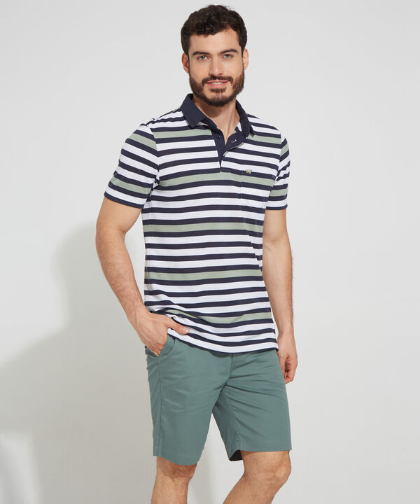 Polo Preteñida, Cuello Duro Con Bolsillo Y Silueta Regular Fit