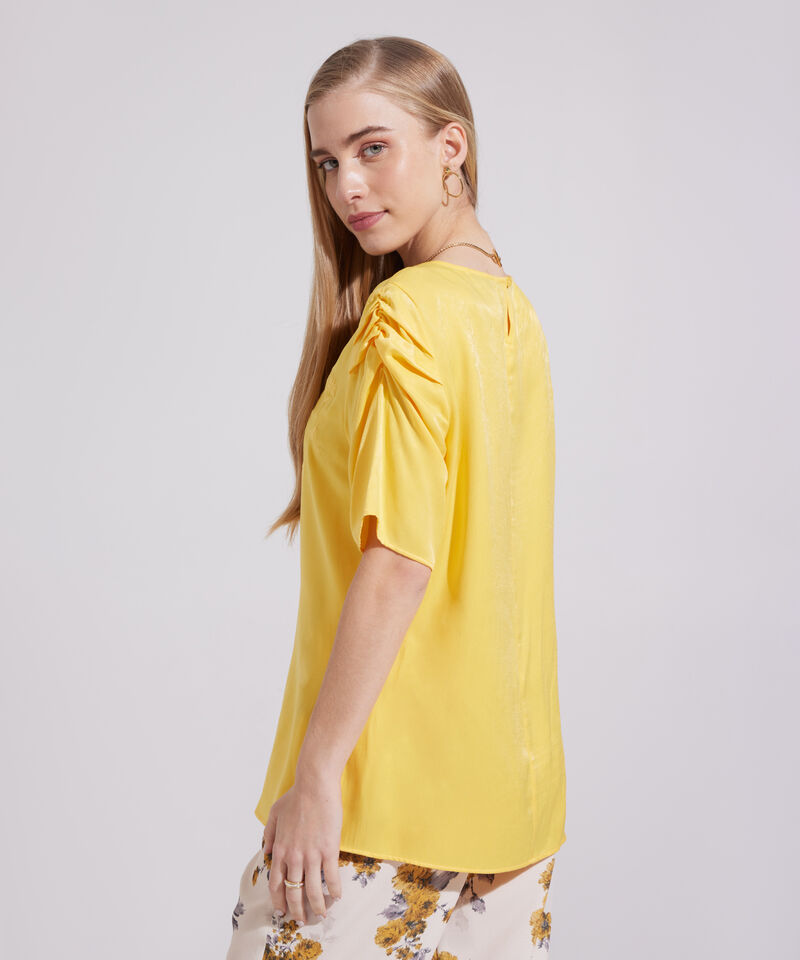 Blusa Manga Corta Al Codo Con Bordado Al Tono En Frente