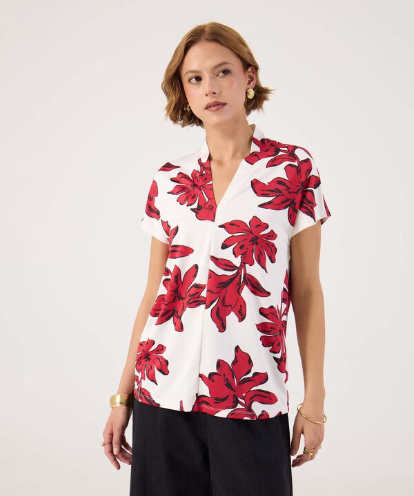 Camiseta cuello mao estampada  image number null