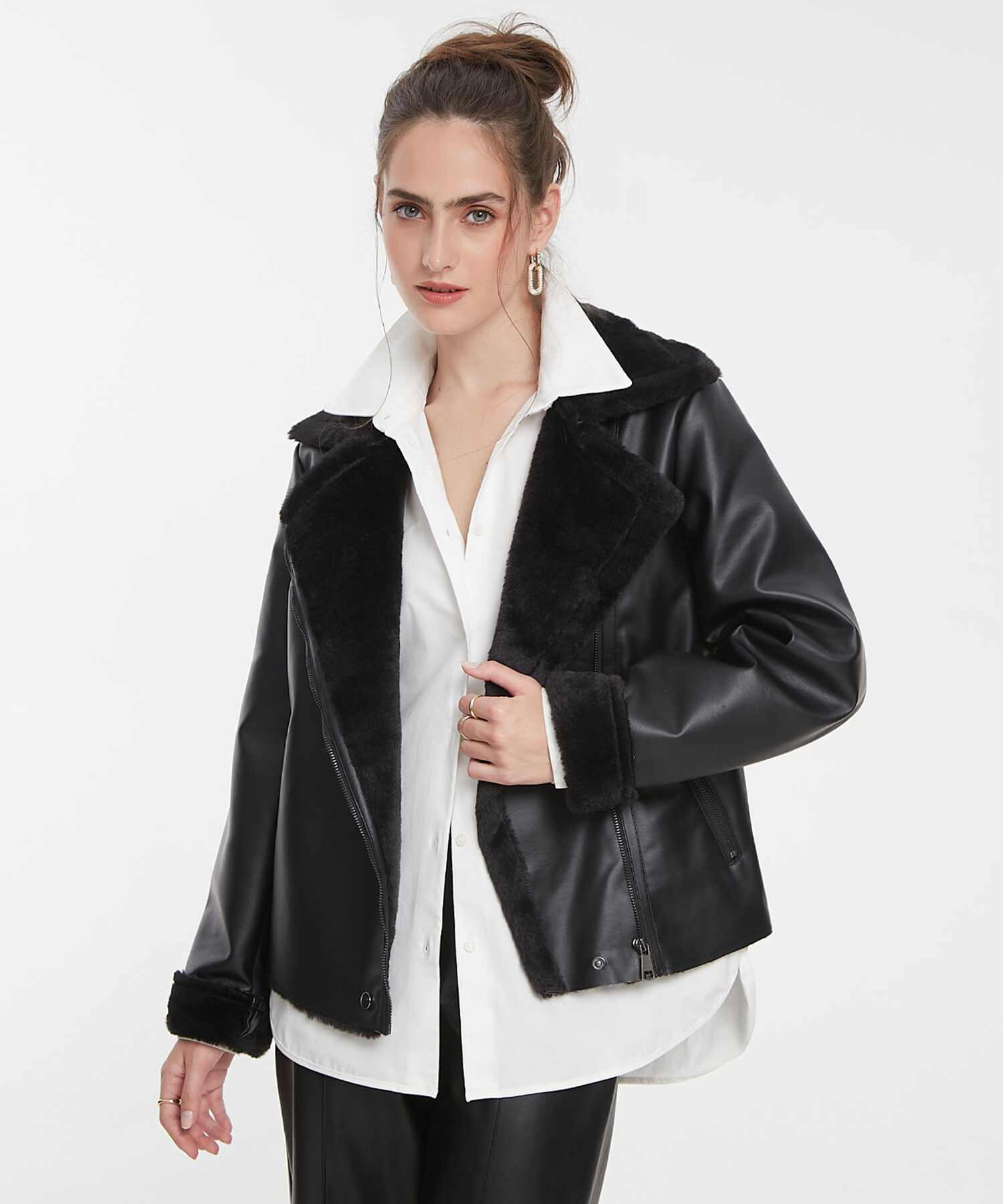 Chaqueta Con Pelo En Mangas Y Cuello Tipo Biker
