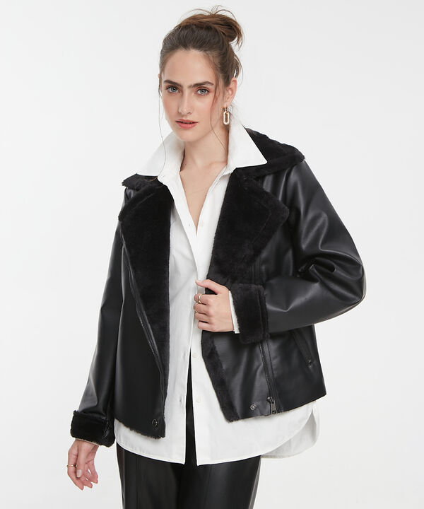 Chaqueta Con Pelo En Mangas Y Cuello Tipo Biker