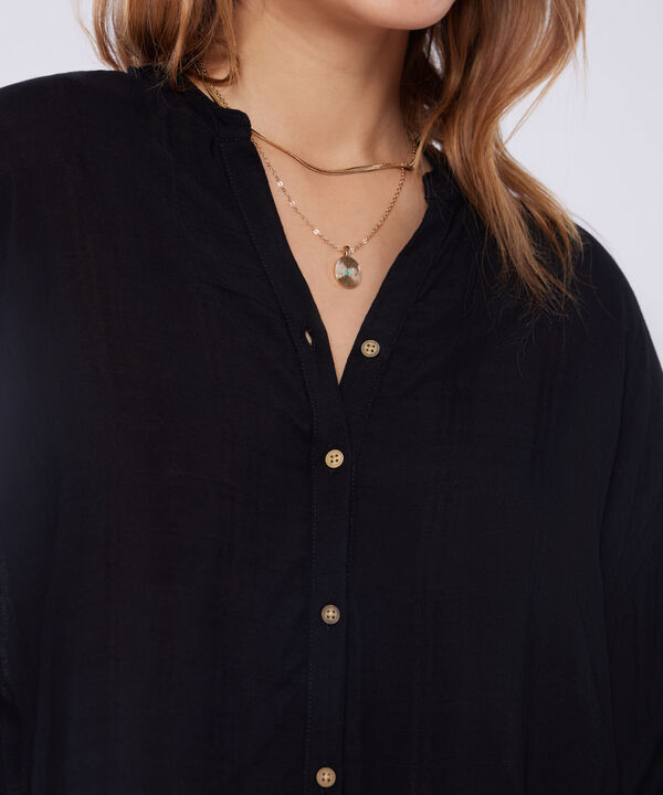 Blusa Unicolor Manga 3/4 Bombacha, Cuello Nerú, Escote En V Con Botonadura
