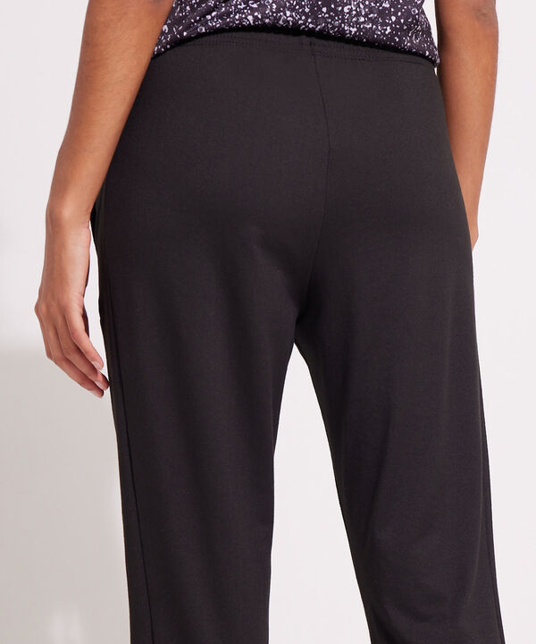 Pantal&oacute;n Con Cortes Laterales Y Bolsillos