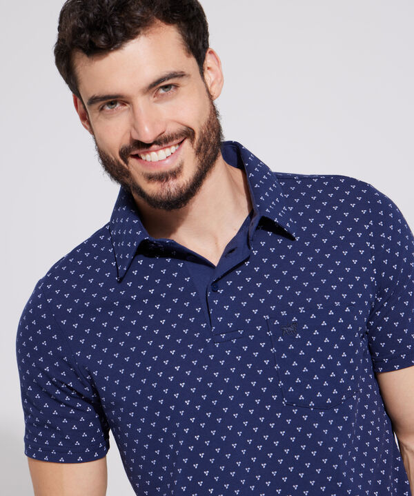 Polo Estampada, Cuello Maquina Duro Con Bolsillo, Silueta Regular Fit Blanco image number null