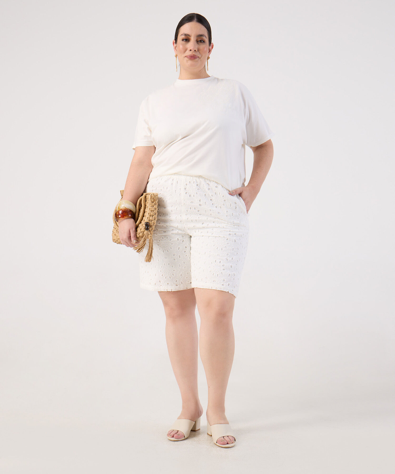 Bermuda con Bordado Suizo y Pretina El&aacute;stica Para Mujer Curvy