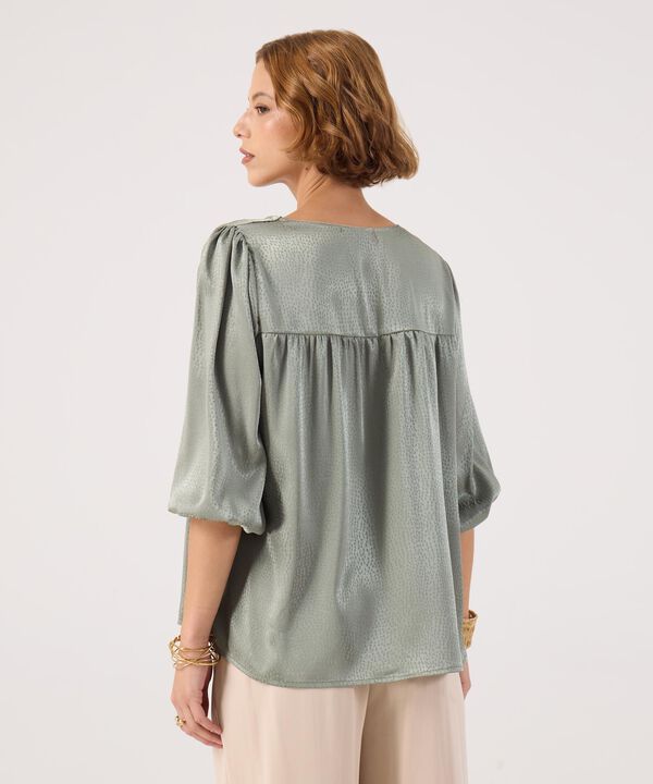 Blusa satinada con botones 