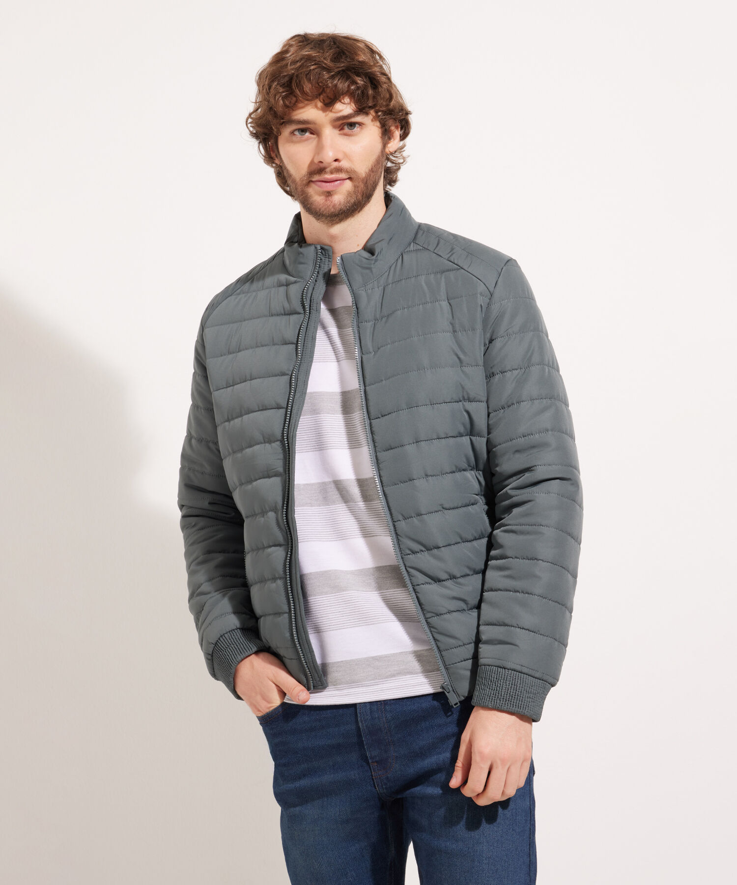 Chaqueta Acolchada Con Cuello Alto