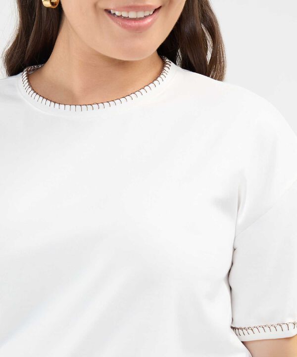 Camiseta con Bordado image number null