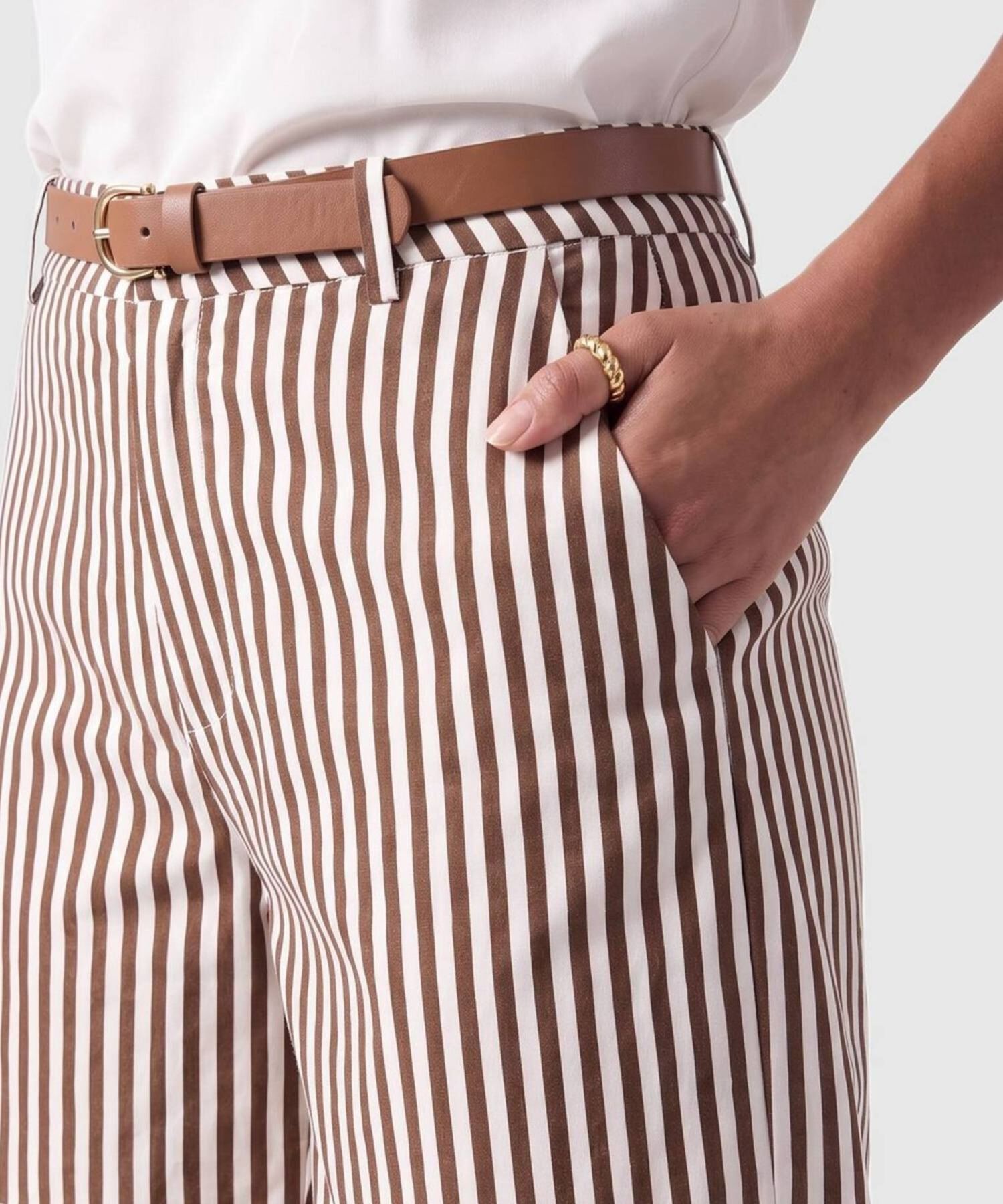 Bermuda Estilo Sastrero Con Cintur&oacute;n Mujer