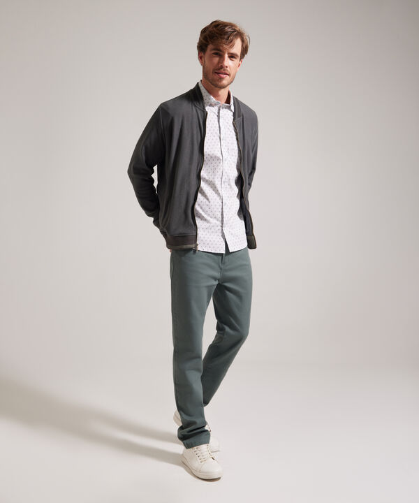 Camisa Estampada Manga Corta Con Bolsillo Y Silueta Slim Fit