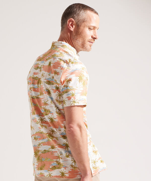 Camisa con Estampado Tropical de Hojas