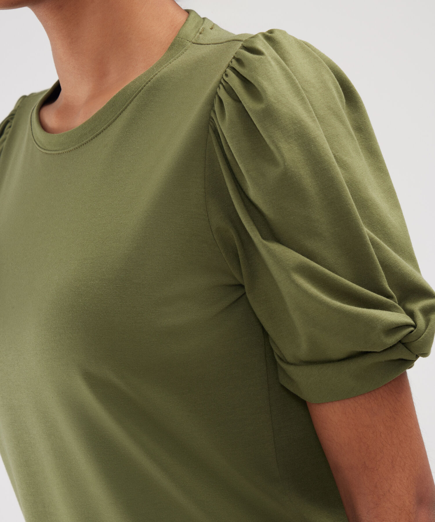 Camiseta Con Detalle En Manga