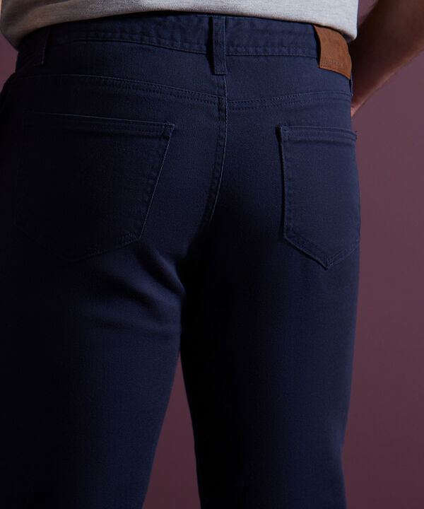 Pantalón 5 Bolsillos Unicolor Esencial