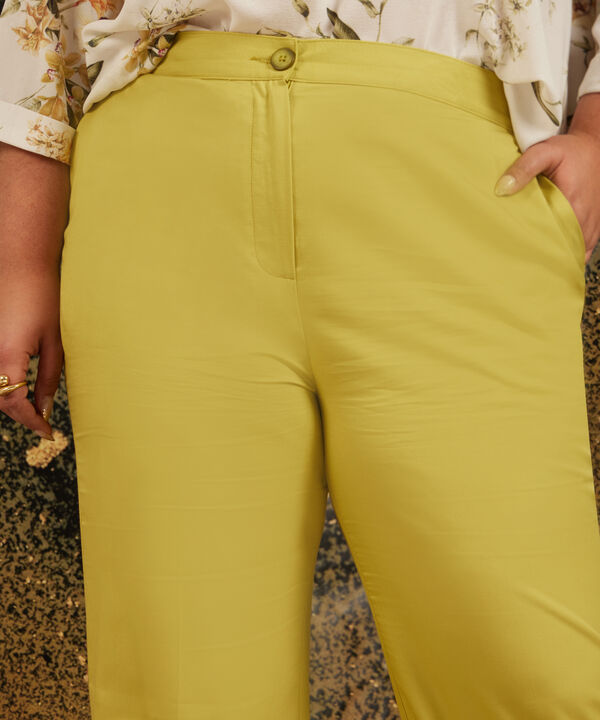 Pantalón Amplio Con Quiebre En Botas