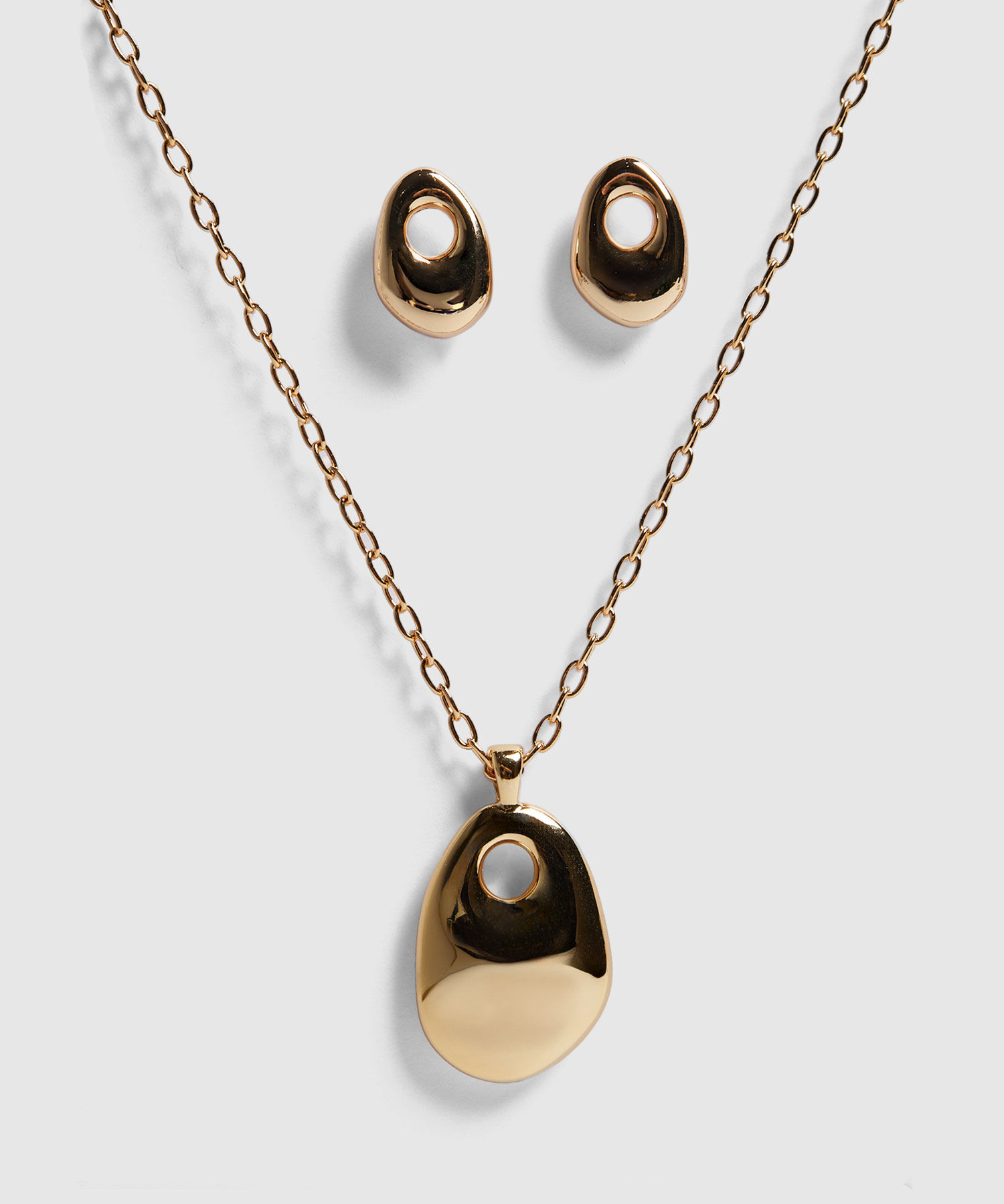 Set de accesorios dorados