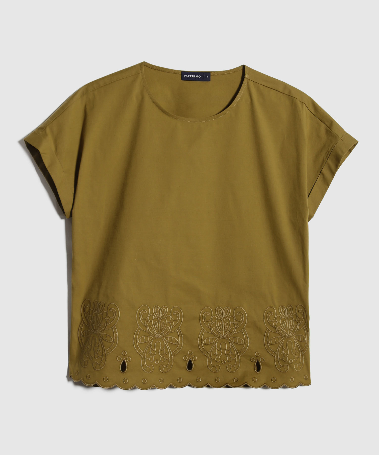Blusa Unicolor Manga Corta  Con Bordado En Ruedo Delantero