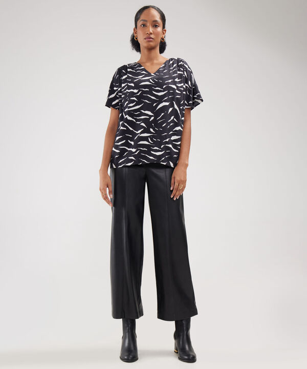 Blusa Con Pliegues En Hombro image number null