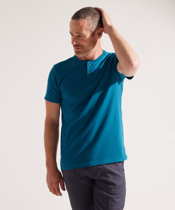 Camiseta con Cuello Henley