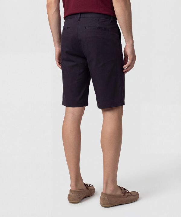 Bermuda Unicolor Con Bolsillos Diagonales 