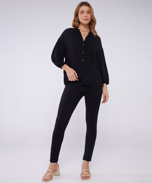 Blusa Unicolor Manga 3/4 Bombacha, Cuello Nerú, Escote En V Con Botonadura