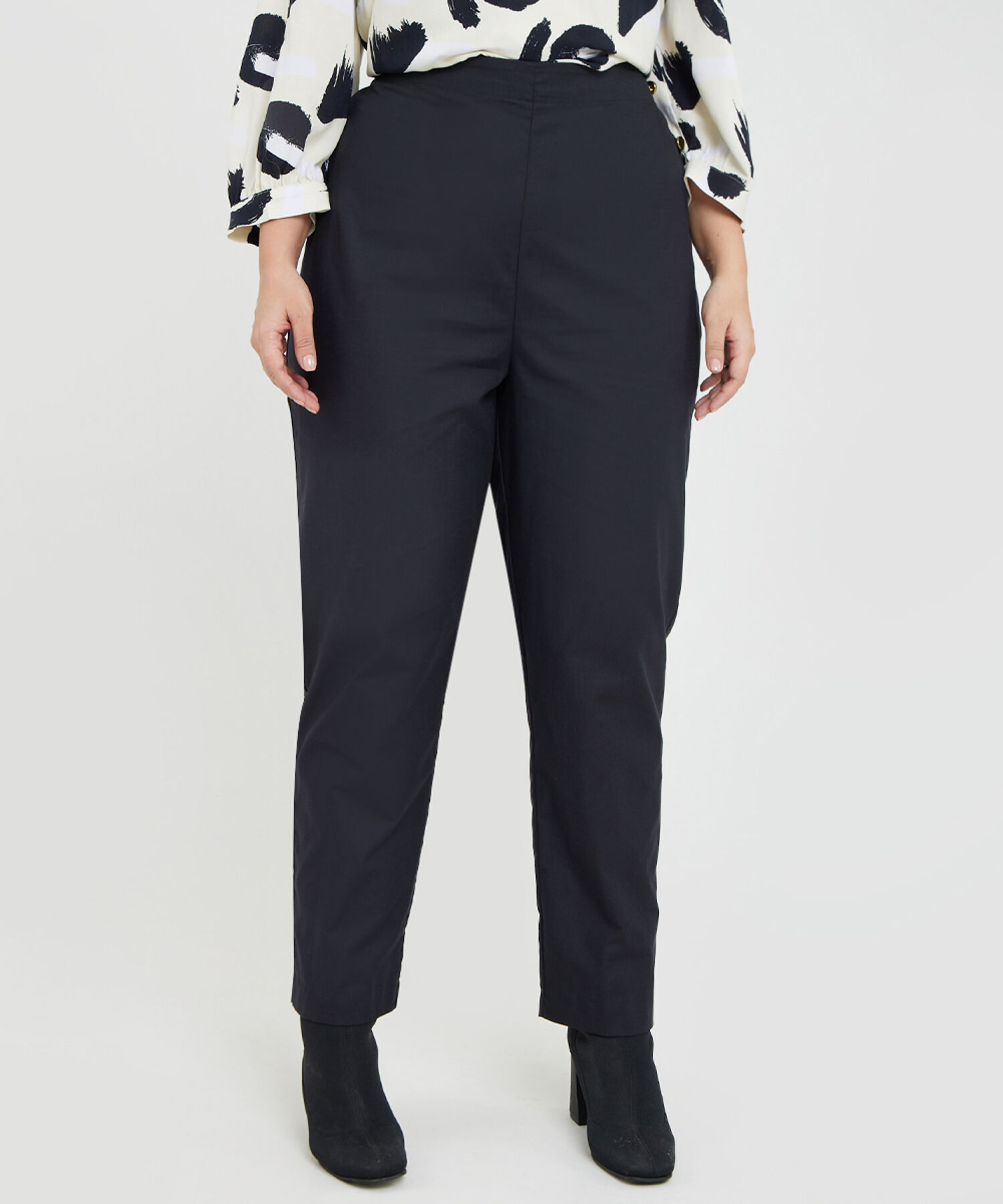 Pantalón Baggy con Botones Decorativos