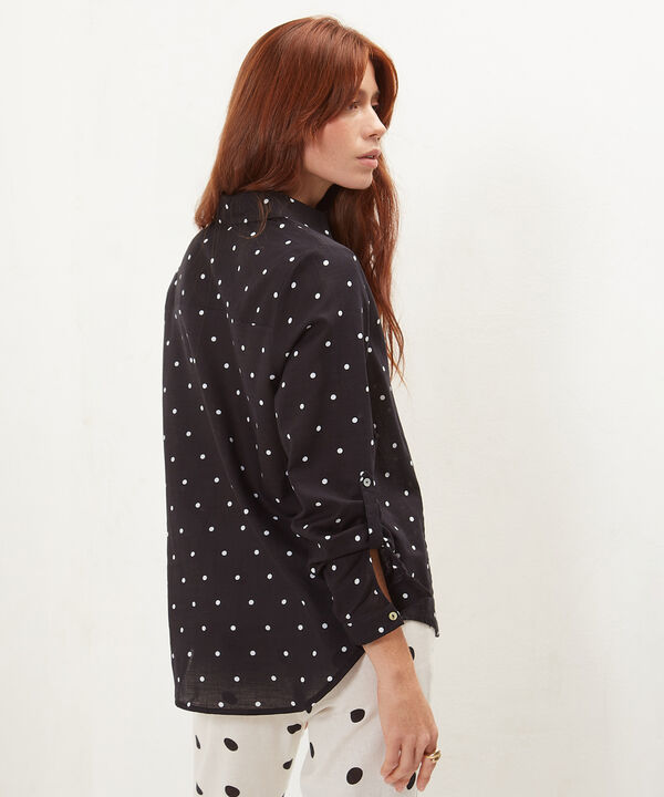 Camisa Estampada Con Charreteras