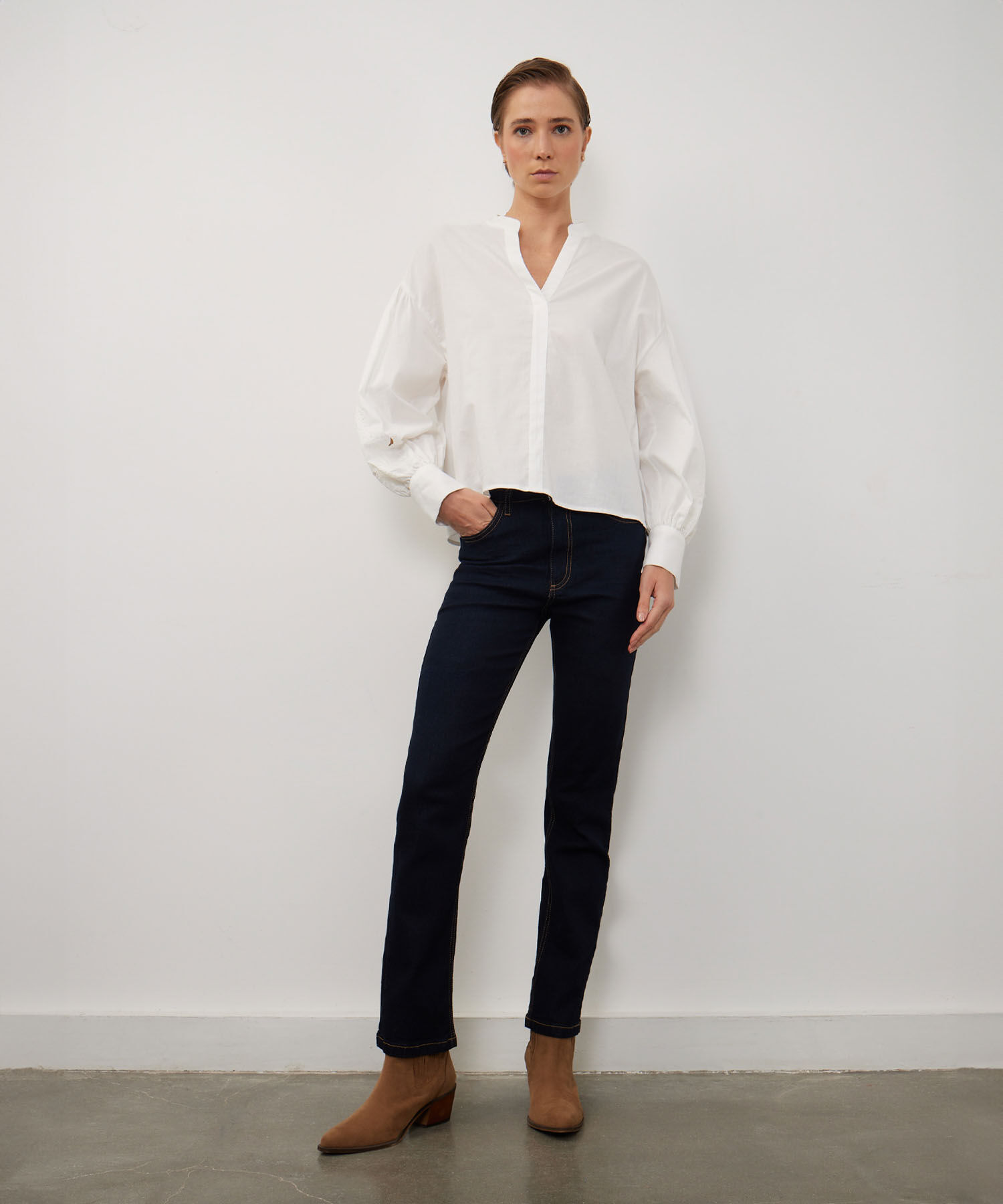 Blusa Con Bordado En Mangas