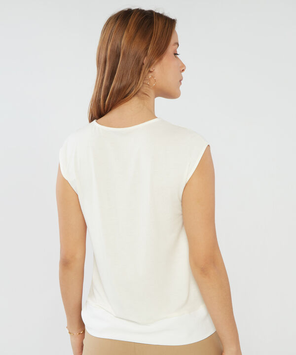 Camiseta Sublimada En Frente Con Detalle De Anudado En Ruedo
