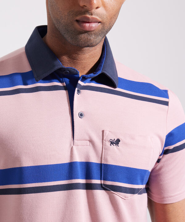 Polo Cuello Duro Unicolor, Banda Y Pechera Interna En Contraste, Con Bolsillo